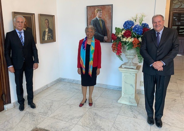 Manager Air France/KLM and his successor at the Governor