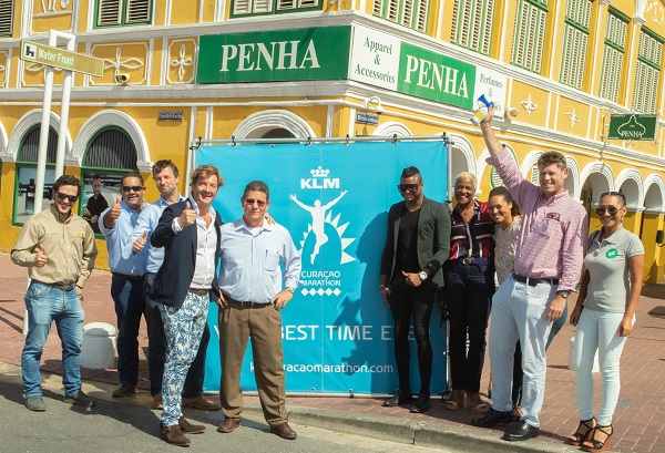 Official start shot 6th edition KLM Curaçao Marathon