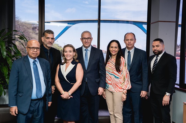 Mayor of Rotterdam visiting the port