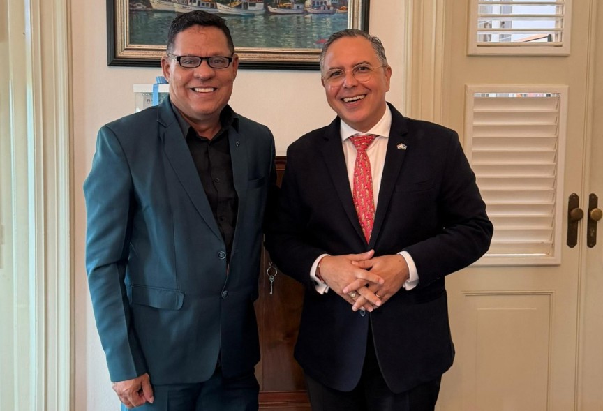 Tumba Icon Ike Jesurun Pays Courtesy Visit to Governor of Curaçao