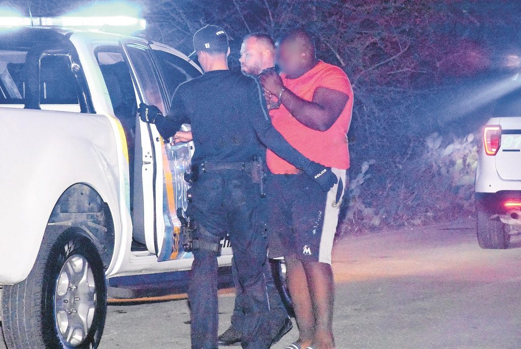 Beach visitors robbed at Cas Abou