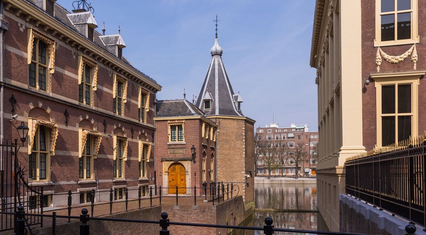 Dutch MP’s demand the same treatment for Afghan assistants as for interpreters