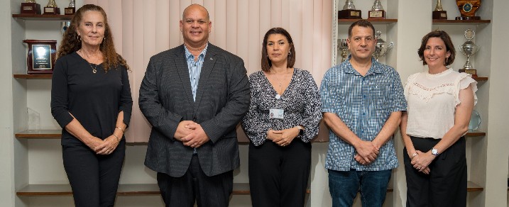 Health Minister Boekhoudt Visits Capriles Clinic to Assess Mental Health Care Challenges