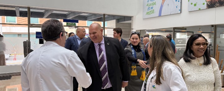 Minister Boekhoudt Explores Partnership with Clínica Colsanitas to Reduce Healthcare Waiting Lists in Curaçao