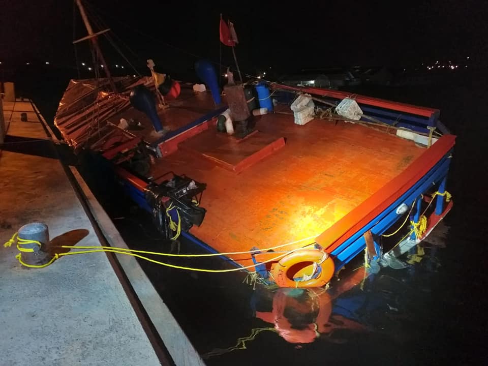 Zr.Ms. Friesland intercepts fishing boat with drugs