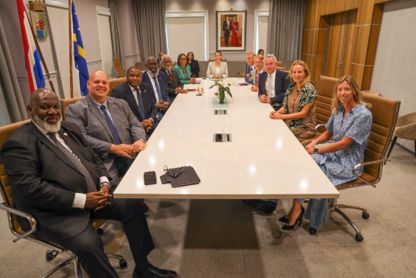 Curaçao and Netherlands Prepare New Evaluation of Financial Supervision as Questions Over Government Borrowing Persist