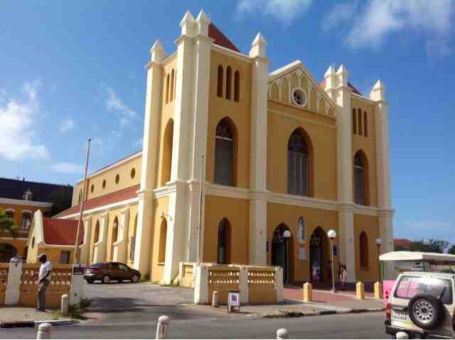 Maximum 100 people in the church