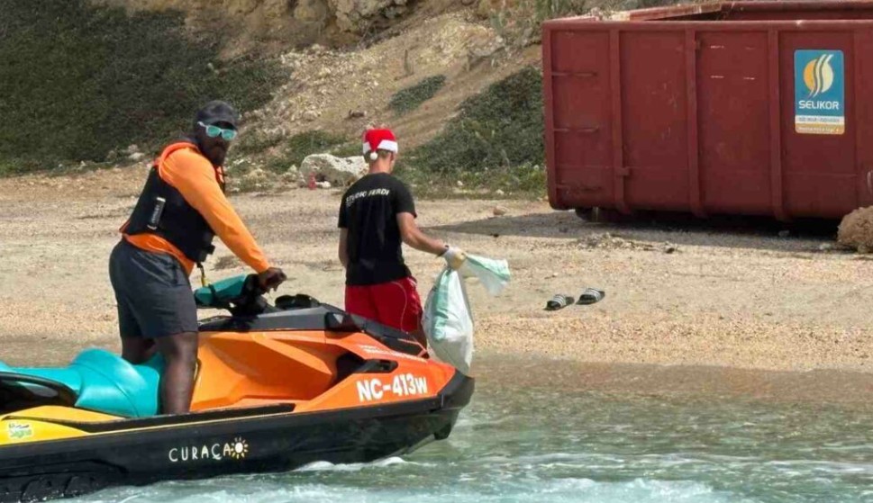 Volunteers Remove 500 Kilos of Waste from Fuik Bay After Fuik Day