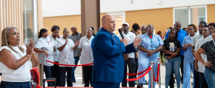Minister Boekhoudt Brings CMC Management, Staff and Union Together for Talks