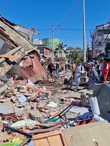 Colombia Rises From the Rubble as Citizens Join Desperate Search for Survivors