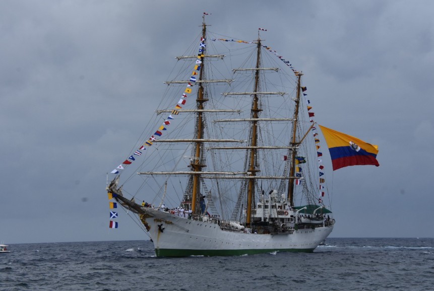 Tall ships create breathtaking morning spectacle in Curaçao’s harbor