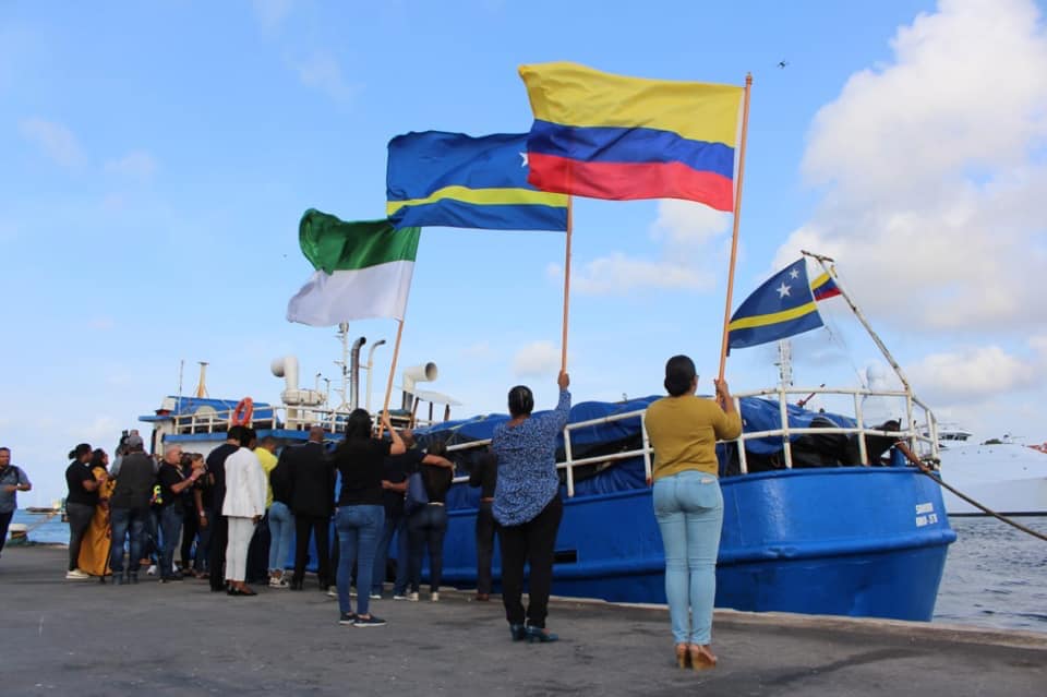 Curaçao welcomes Colombian ship with fruits and vegetables