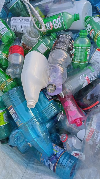 Curaçao recycling centers stop accepting colored PET bottles