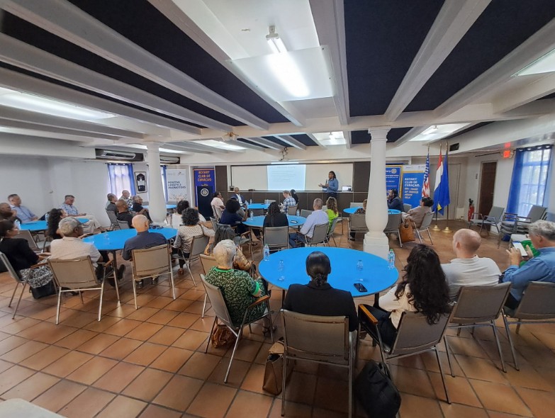 Nearly one in three Curaçao residents lives in poverty, economists warn