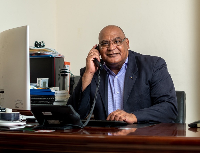 Minister Cooper grants concession to a new telecommunications company