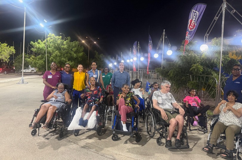 Consular Corps and Circus Bring Joyful Evening to SGR Patients and Children in Curaçao