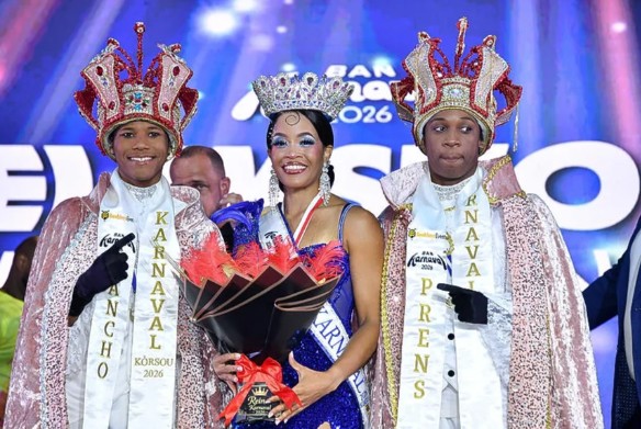 Gillian da Costa Gomez Crowned Reina di Karnaval Adulto 2026
