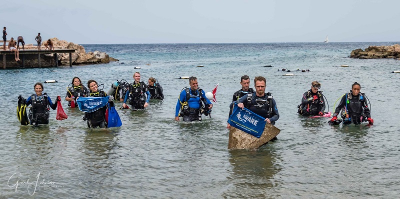 Curaçao special underwater and beach clean-up