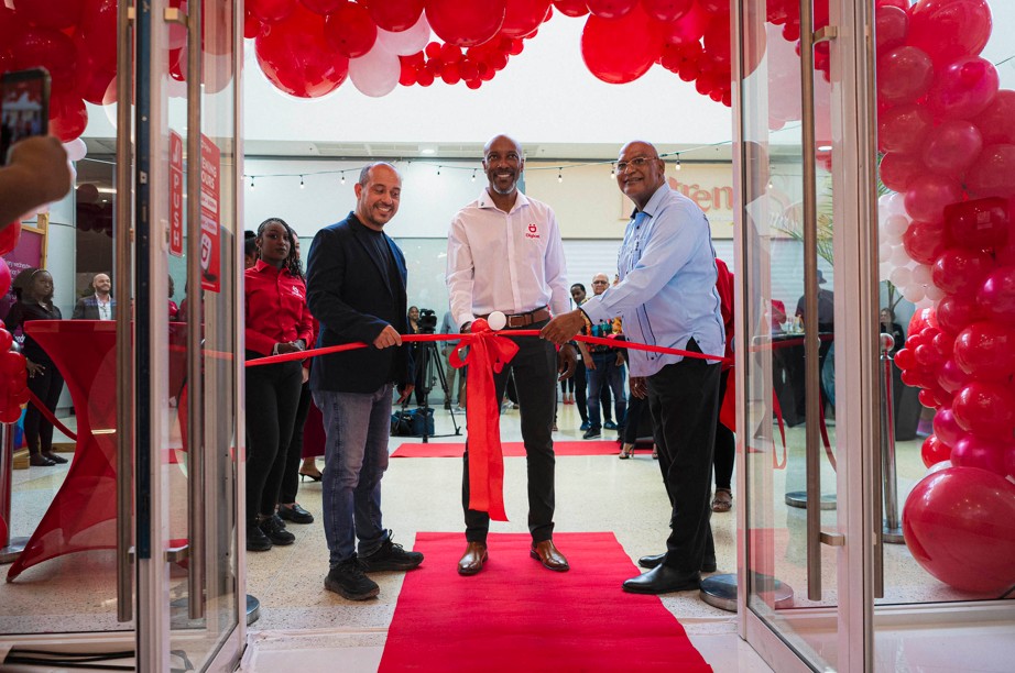 Digicel Curaçao Celebrates Grand Opening of New Store in Sambil