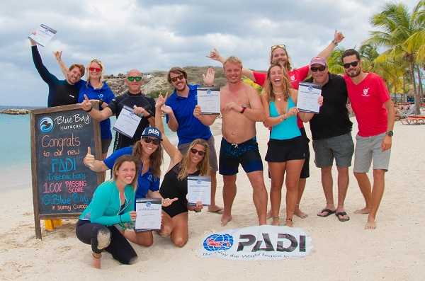 Curacao has six new Open Water Dive Instructors!