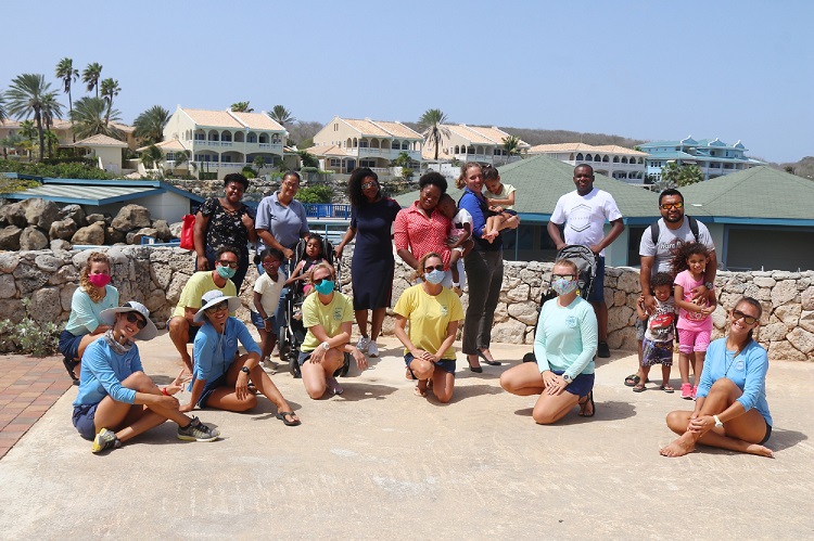 Children of Autism Aid Foundation & Fundashon Verriet meet the dolphins at the CDTC
