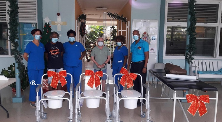 A gratitude donation: New bath chairs for Richardushuis