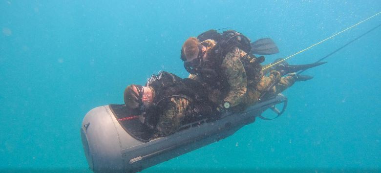 Dutch and American marines dive together in Aruba