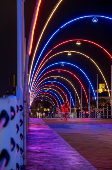 Queen Emma Bridge Illuminated in Venezuelan Colors as Curaçao Expresses Solidarity After Devastating Earthquakes