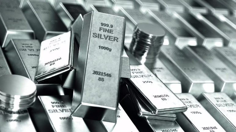 Silver Market Experiences Extreme Volatility in 2026 Amid Geopolitical Tensions and Supply Concerns