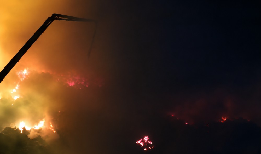 Major Scrapyard Fire in Buena Vista Forces Evacuations as Thick Smoke Spreads Across Curaçao
