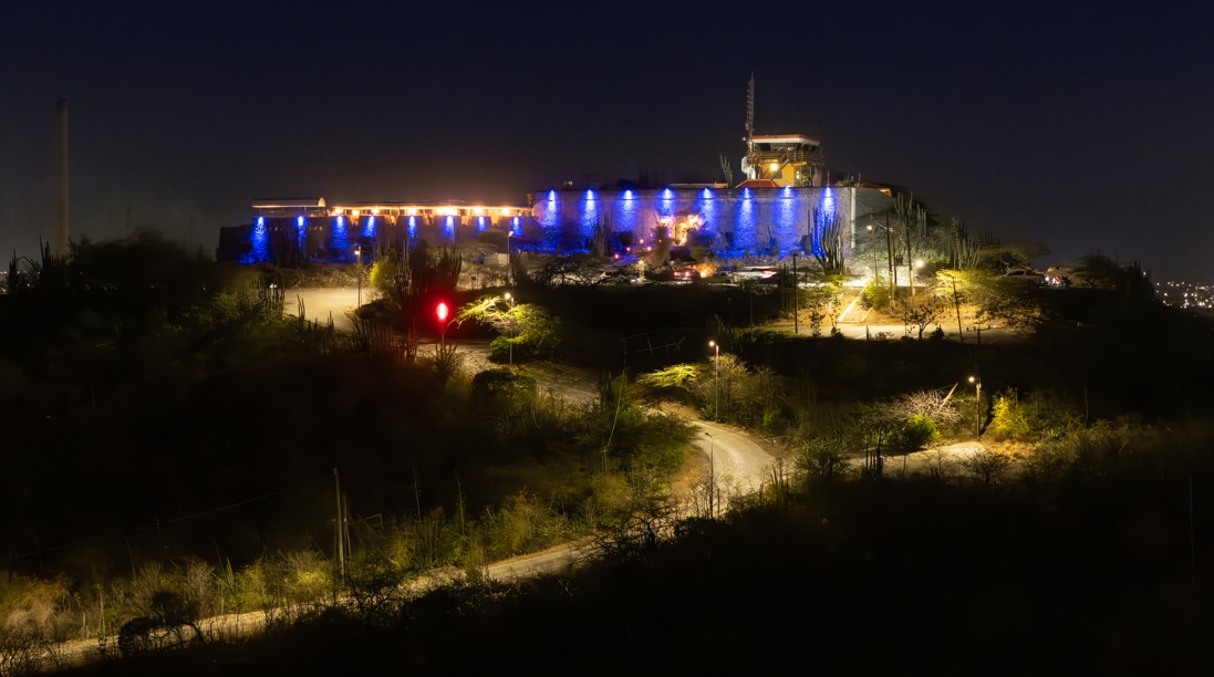 Fort Nassau Lights Up Blue in Tribute to Curaçao’s Historic World Cup Team