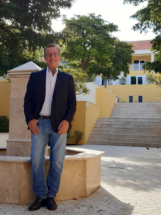 Partnership between Frank Holtslag and owners Bayside Boutique Hotel