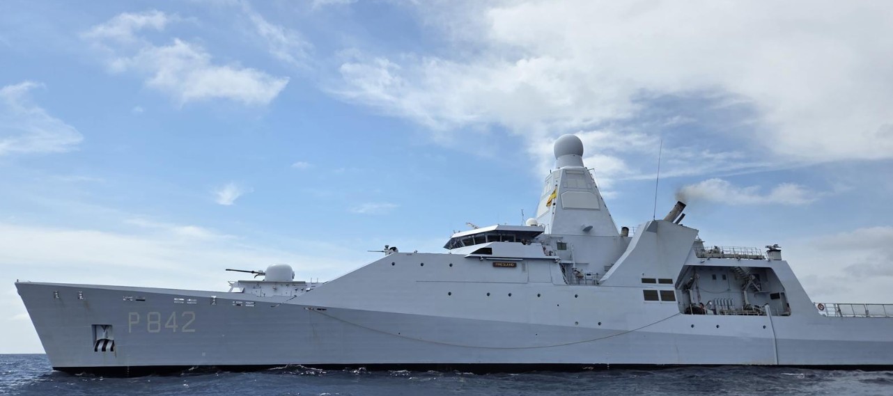 Dutch navy intercepts drug shipment in Caribbean Sea