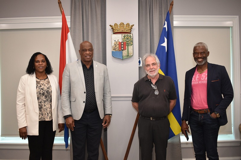 Epidemiologist Izzy Gerstenbluth receives Cola Debrot prize 2022