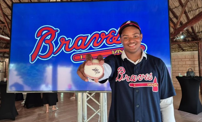 Curaçao Prospect Sherrintley Da Costa Gomez Jr. Signs with Atlanta Braves