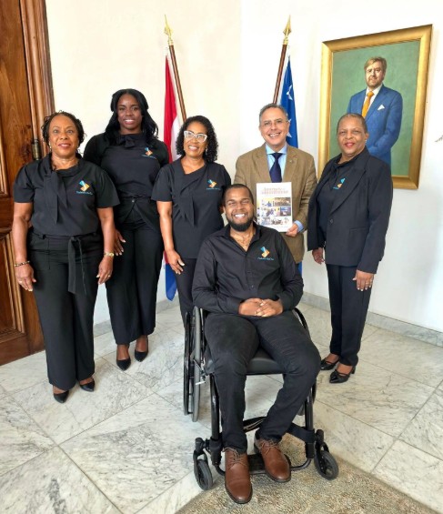 Governor De Kort Meets Fundashon Alton Paas to Discuss Support for People With Paralysis