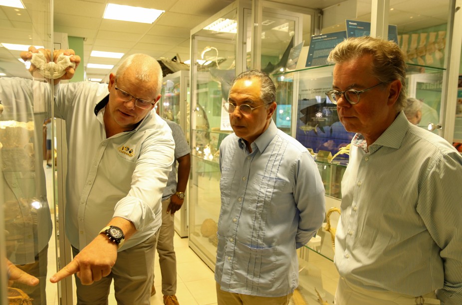 Governor Visits Carmabi, Highlights Importance of Science and Nature Conservation