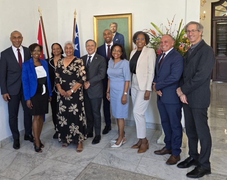 Governor meets with Advisory Council to discuss legislation and national developments