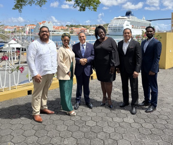 Debate Education Foundation Discusses Youth Engagement and Citizenship With Governor