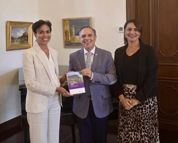 Grant Thornton Presents 2026 Tax Law Compendium to Governor of Curaçao
