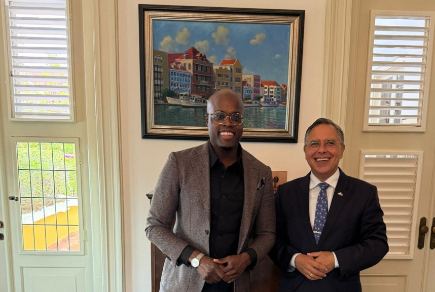 Jandino Asporaat and Governor Discuss Public–Private Cooperation