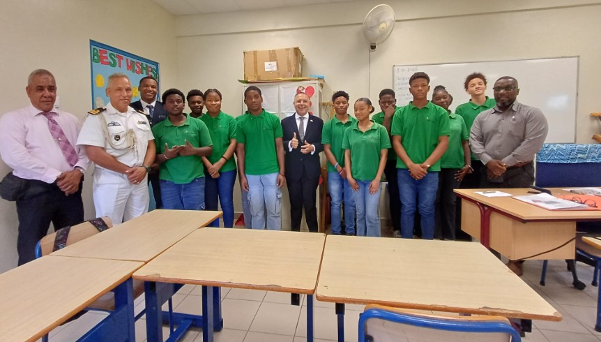 Governor Visits Classroom at St. Paulus School