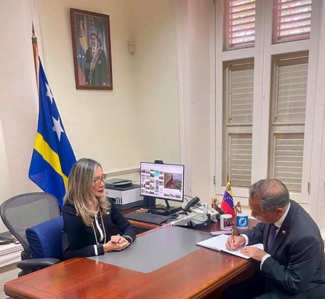 Governor Mauritsz de Kort Signs Condolence Book at Venezuelan Consulate