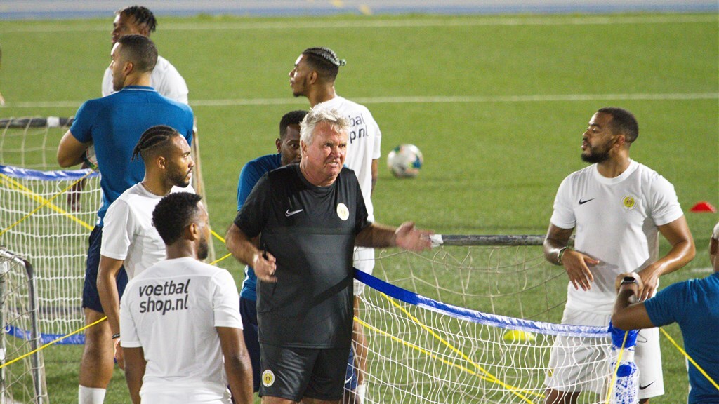Guus Hiddink no longer national coach of Curaçao