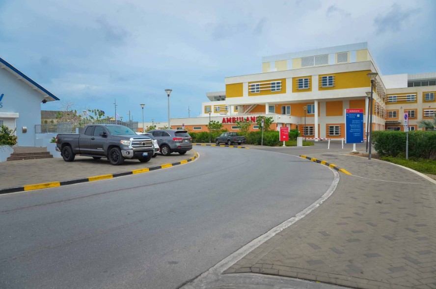 No Parking Allowed on Main Lanes of Hamelbergweg, Public Works Warns