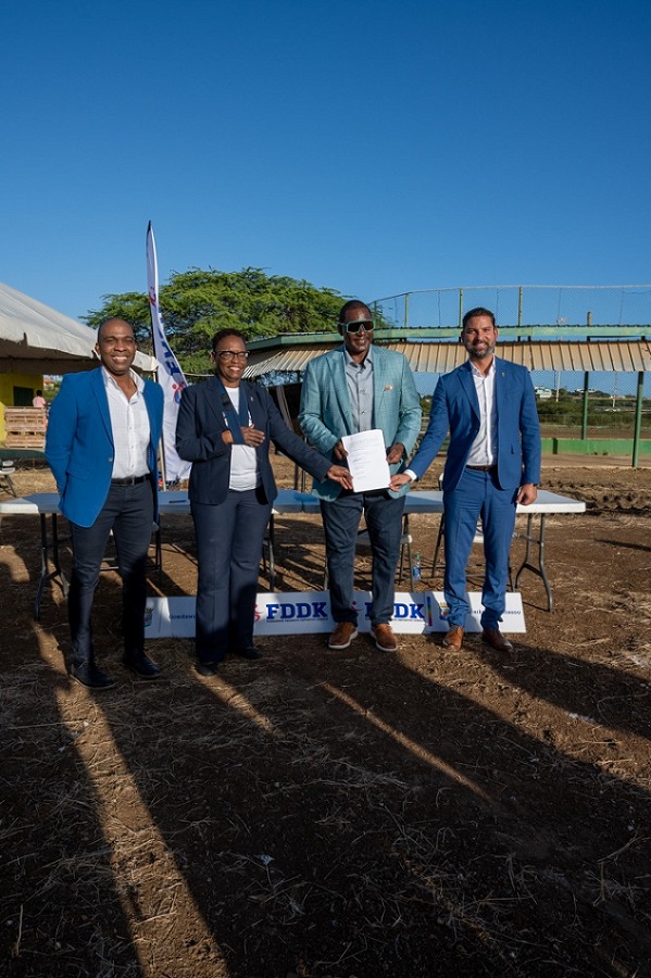 Well-known baseball player Hensley Meulens gets own baseball park