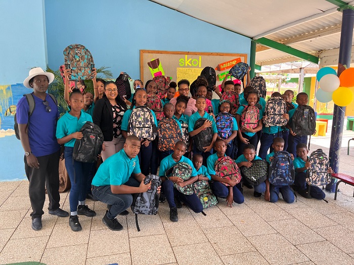 Orco Bank Curaçao supported Stichting HOPOSEPA’s Back to School project