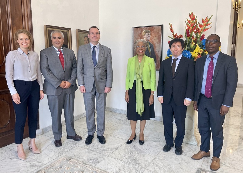 IMF delegation visits governor