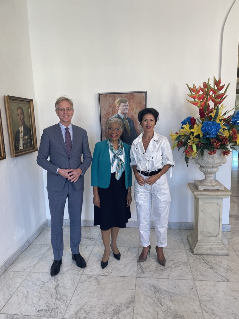 Governor talks to Dutch ministers about education and culture