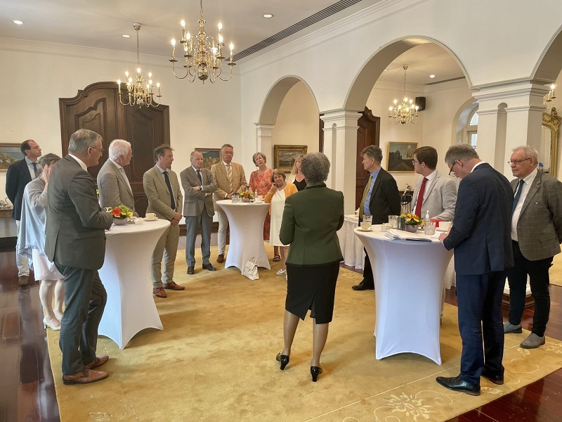 Kingdom relations committee on a working visit to the Governor